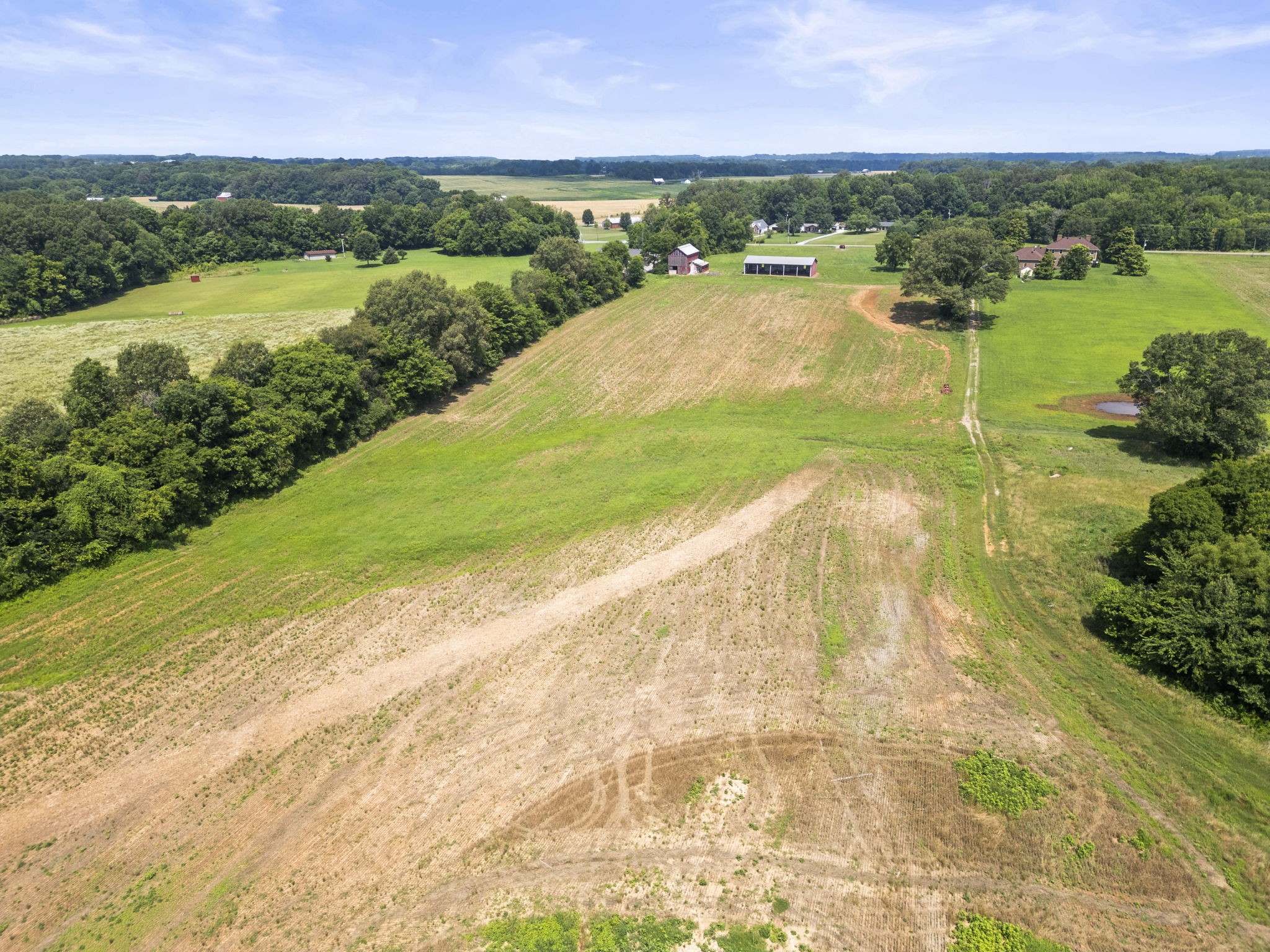 4635 Hwy 431 N Springfield Tn 37172 North Springfield, TN 37172 - Photo 28 of 30 a view of a lake with a city view