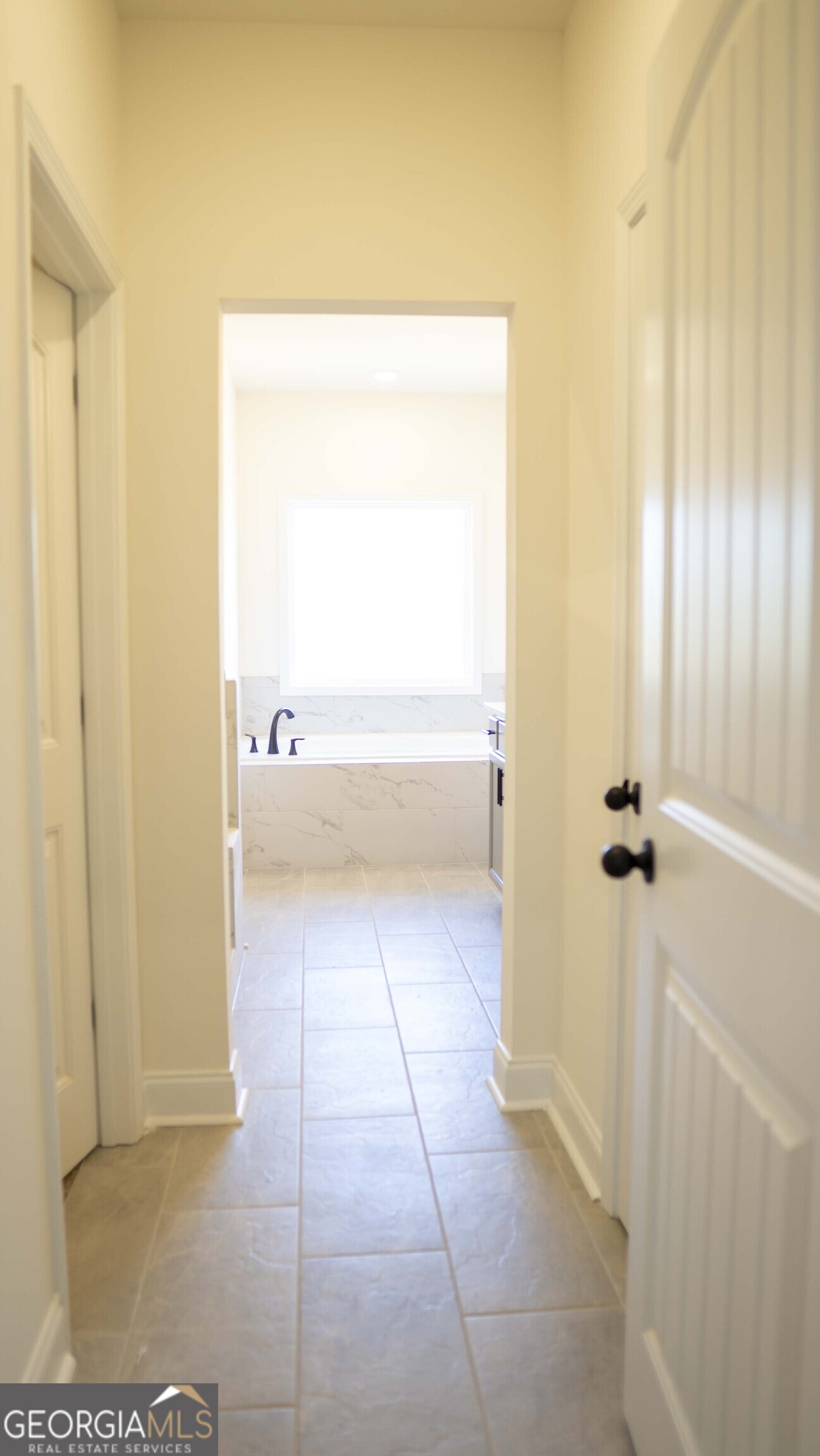 604 Beaver Court Perry, GA 31069 - Photo 22 of 40 a bathroom with a tub and shower