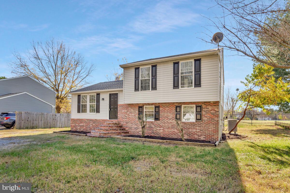 a front view of house with yard