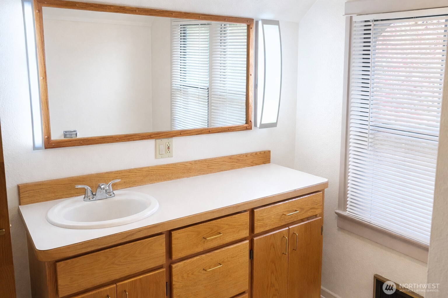 5116 Meridian Avenue North, Unit 1/2 Seattle, WA 98103 - Photo 13 of 17