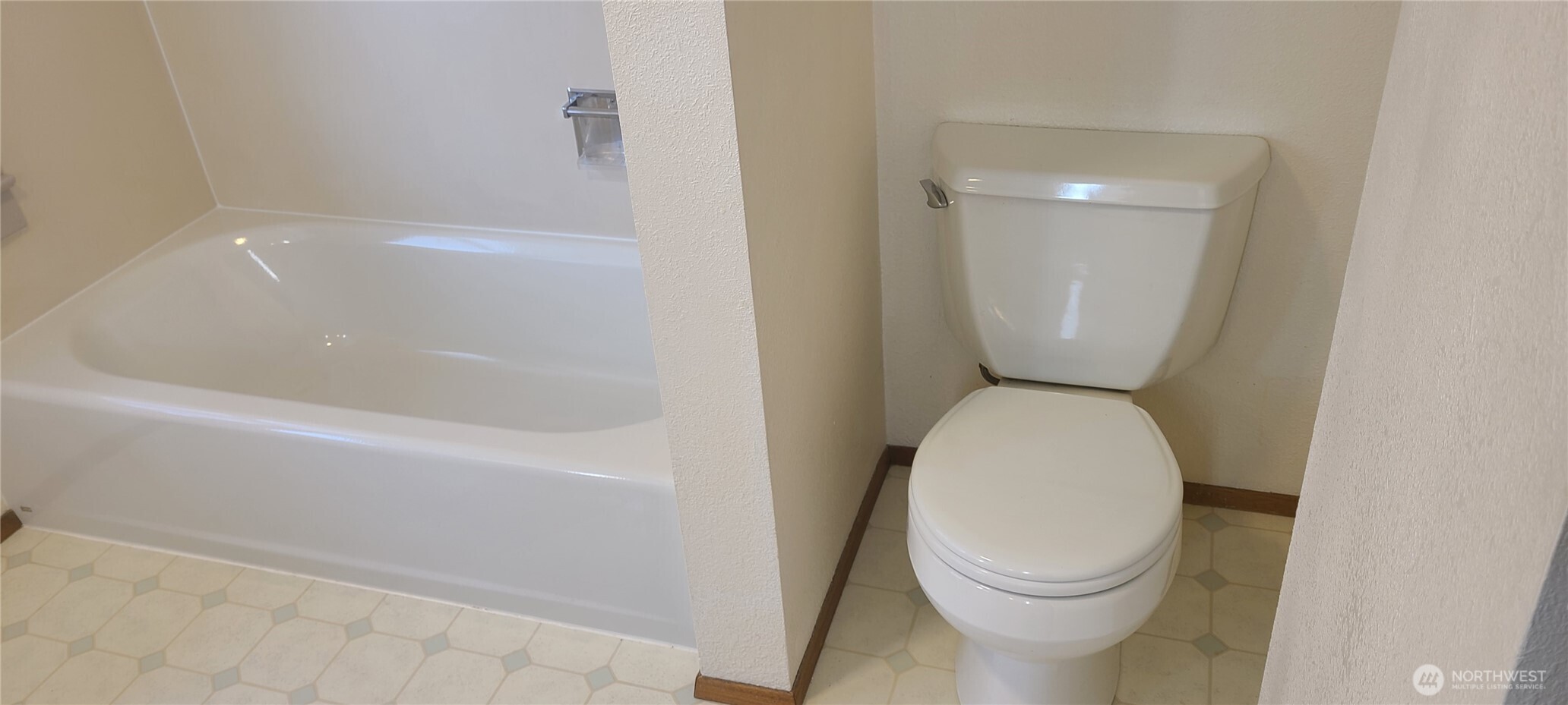 5116 Meridian Avenue North, Unit 1/2 Seattle, WA 98103 - Photo 15 of 17