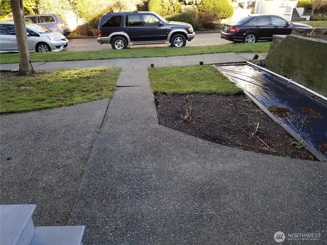 $1,985 | 5116 Meridian Avenue North, Unit 1/2, Seattle, WA 98103