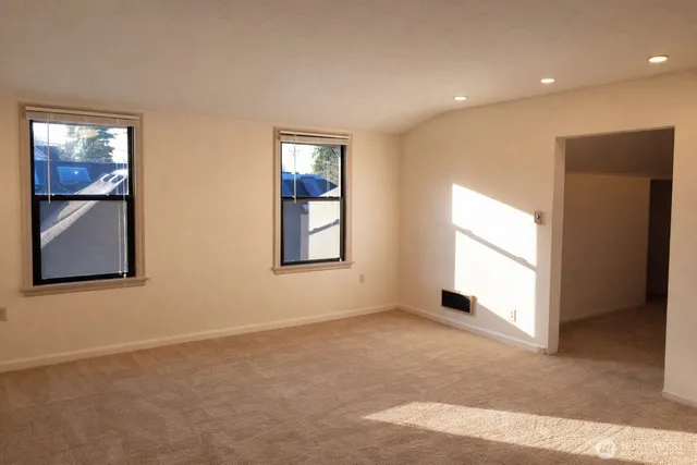 $1,985 | 5116 Meridian Avenue North, Unit 1/2, Seattle, WA 98103