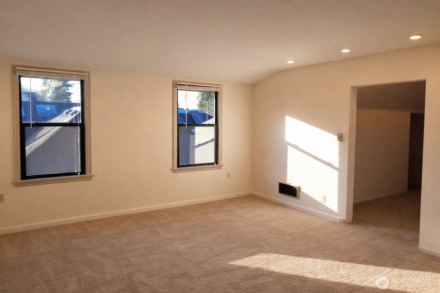 5116 Meridian Avenue North, Unit 1/2 Seattle, WA 98103 - Photo 2 of 17