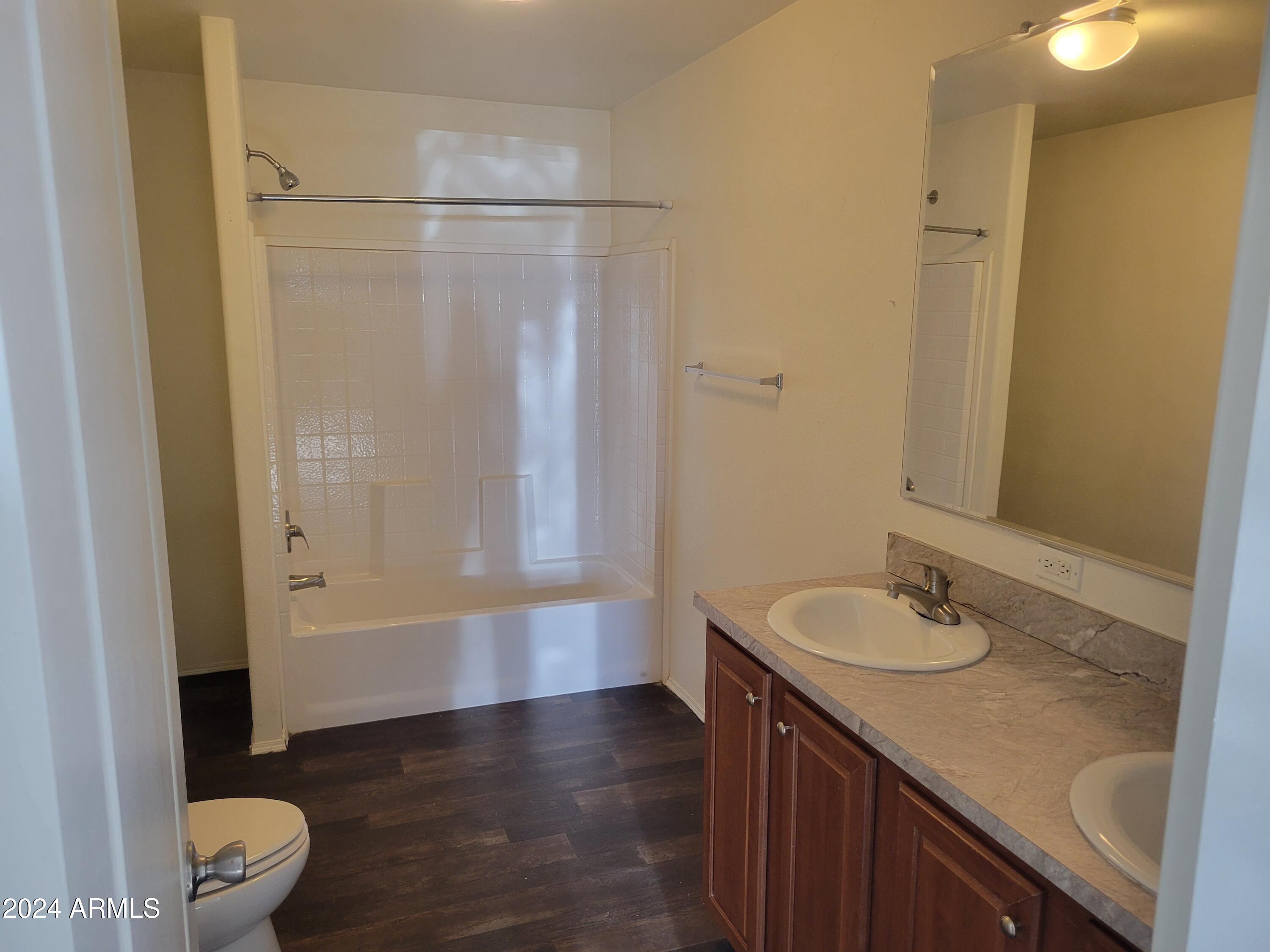 69800 Salome Road Salome, AZ 85348 - Photo 8 of 8 Large Bathrooms