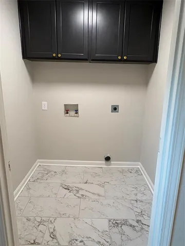 a view of a utility room