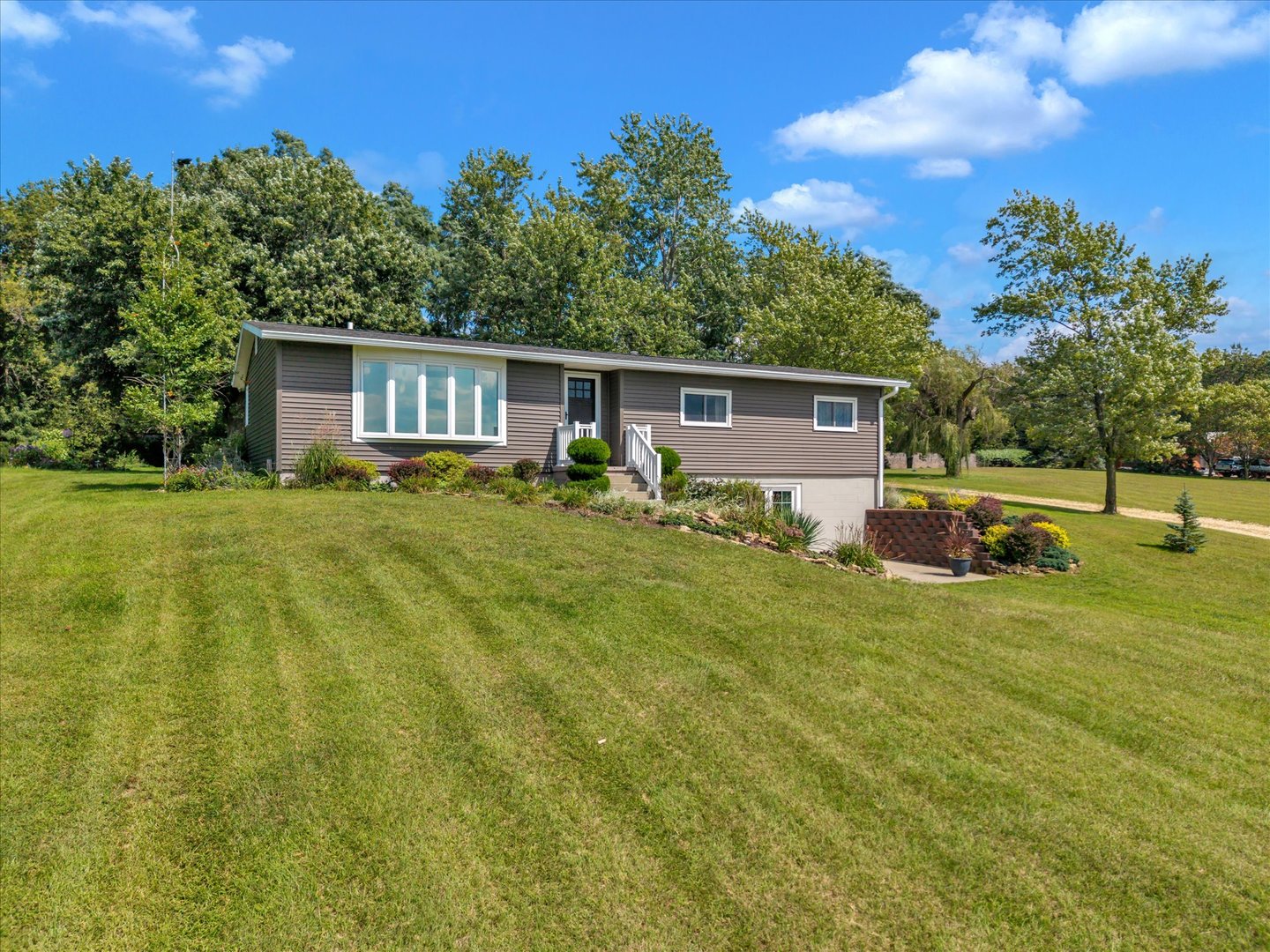 19310 Acker Road Fulton, IL 61252 - Photo 2 of 56 Gallery Image 2