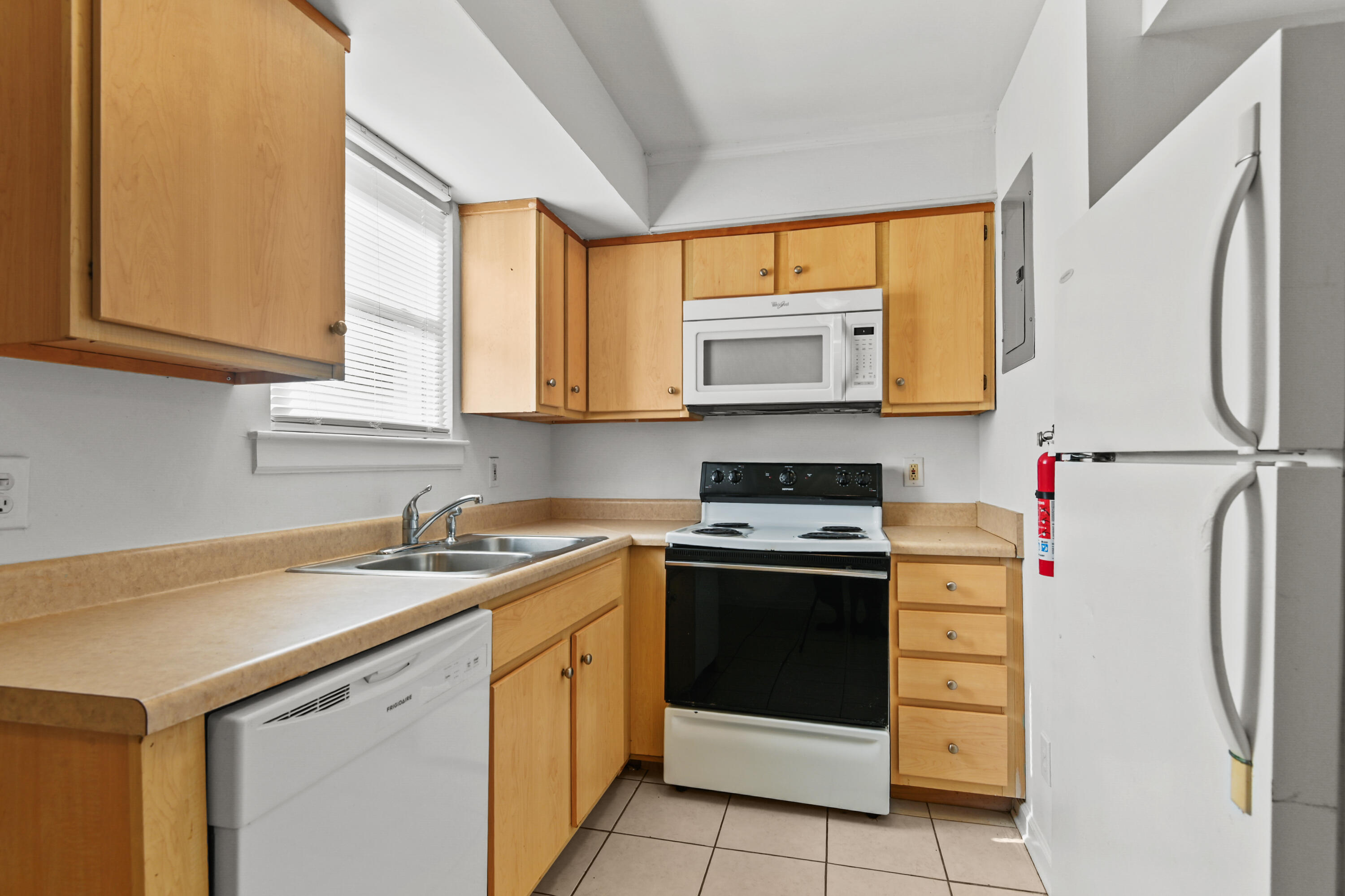 2107 Rondo Street, Unit 104 Charleston, SC 29414 - Photo 5 of 12 _DSC2604