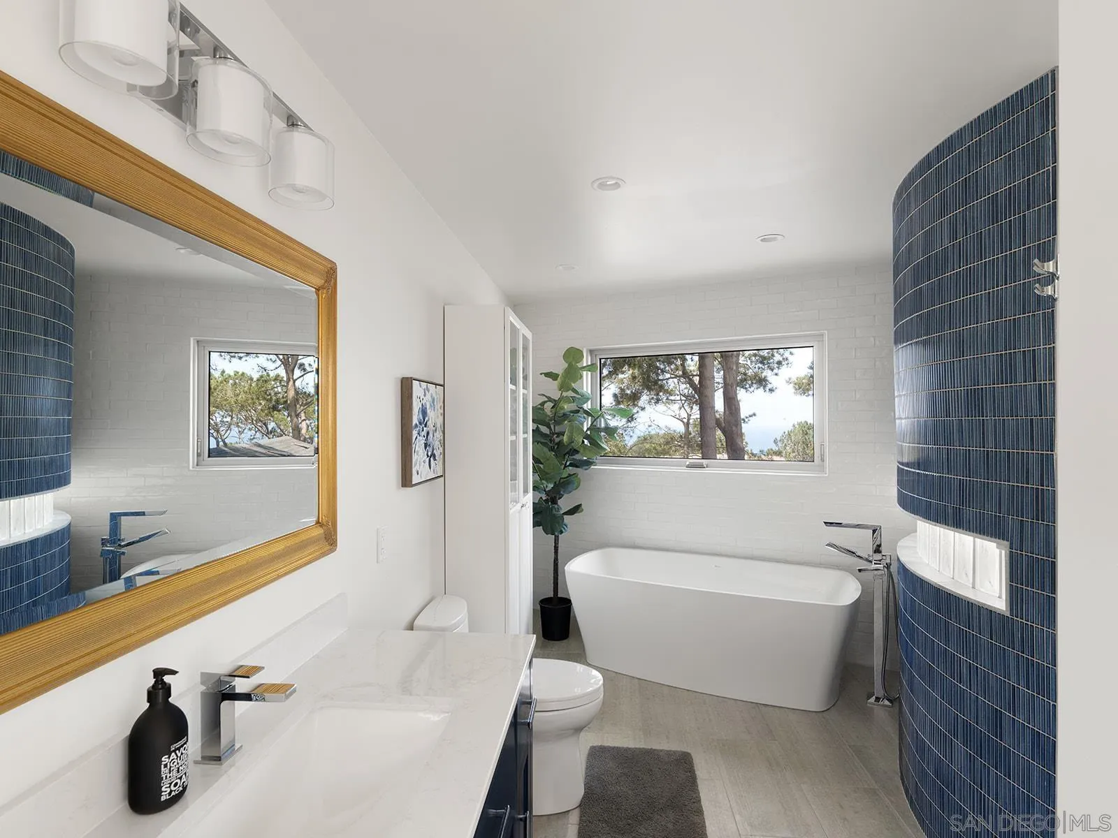 390 Hidden Pines Road Del Mar, CA 92014 - Photo 39 of 46 a bathroom with a tub a toilet and a sink