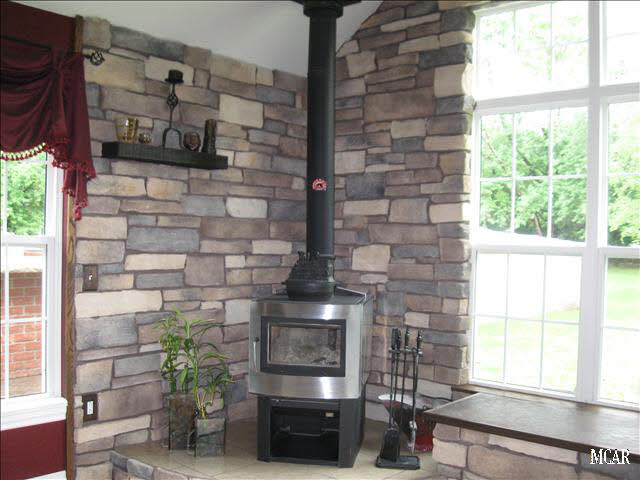 2560 West Erie Road Temperance, MI 48182 - Photo 17 of 20 Family Room