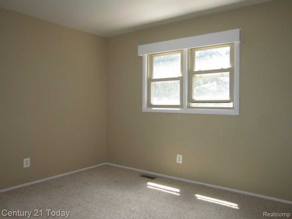 1965 Roxbury Run Wixom, MI 48393 - Photo 31 of 66 bedroom 2.jpg