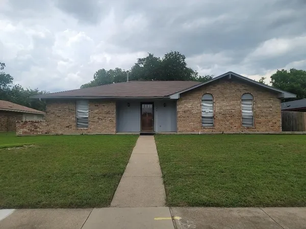 $1,895 | 721 Lindenwood Drive, Lancaster, TX 75134