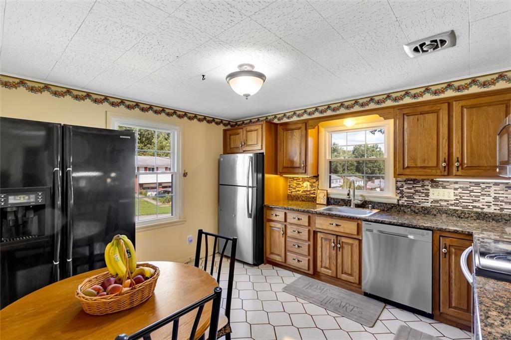 8444 Fox Ridge Road Pittsburgh, PA 15237 - Photo 6 of 30 Gallery Image 6