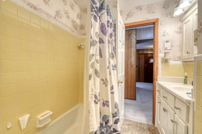 243 Allison Road Blairsville, GA 30512 - Photo 15 of 33 a bathroom with a bathtub and a sink