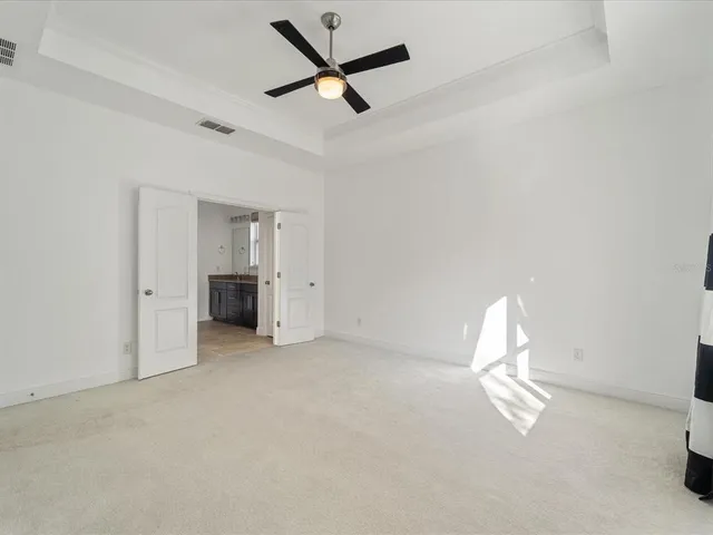 a view of empty room with a ceiling fan