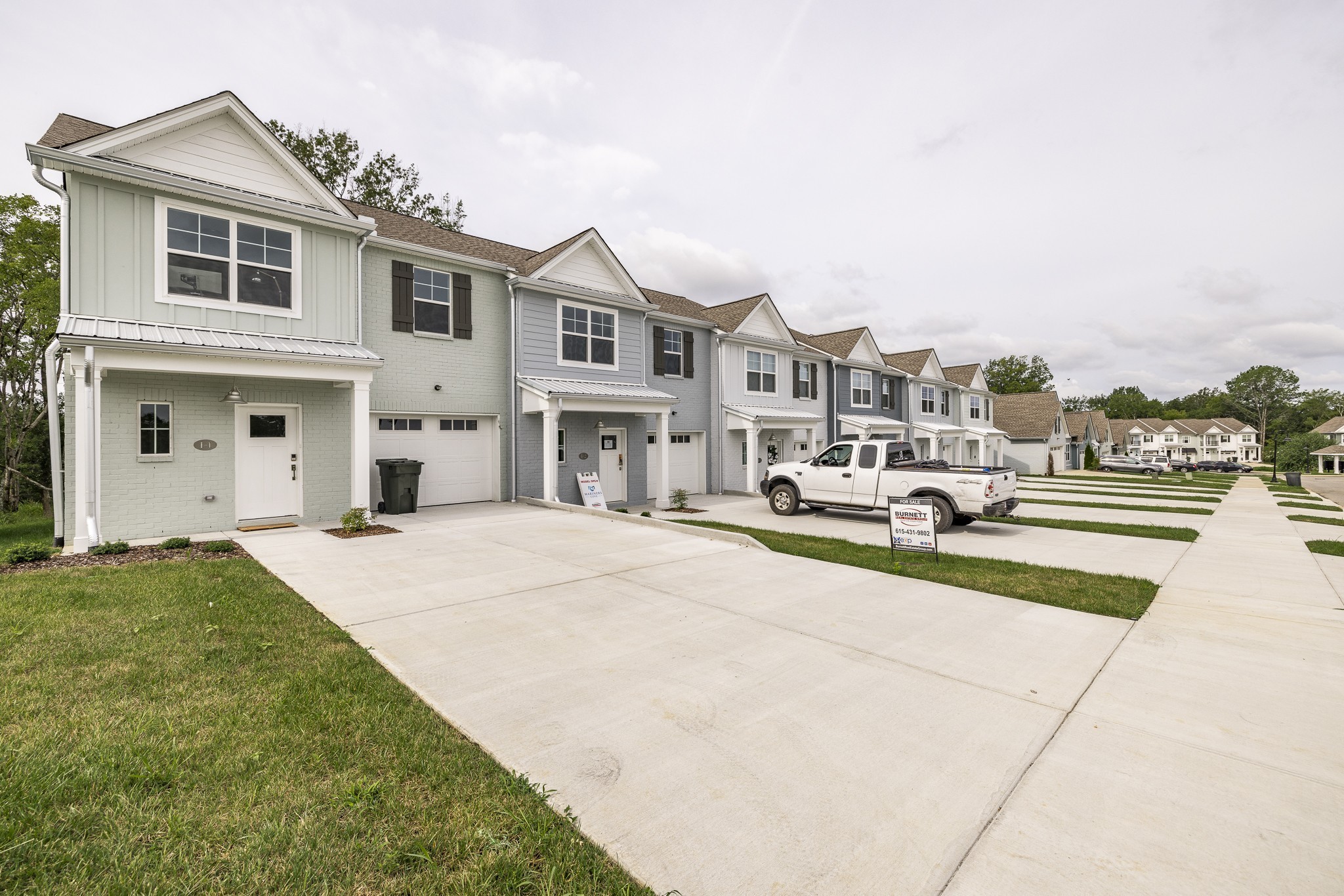 1144 Lock 4 Road, Unit B2 Gallatin, TN 37066 - Photo 3 of 17 a car parked in front of white house