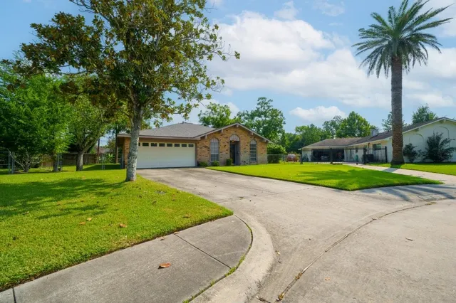 $224,900 | 15218 East Hutchinson Circle, Houston, TX 77071