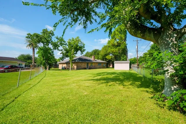 $224,900 | 15218 East Hutchinson Circle, Houston, TX 77071