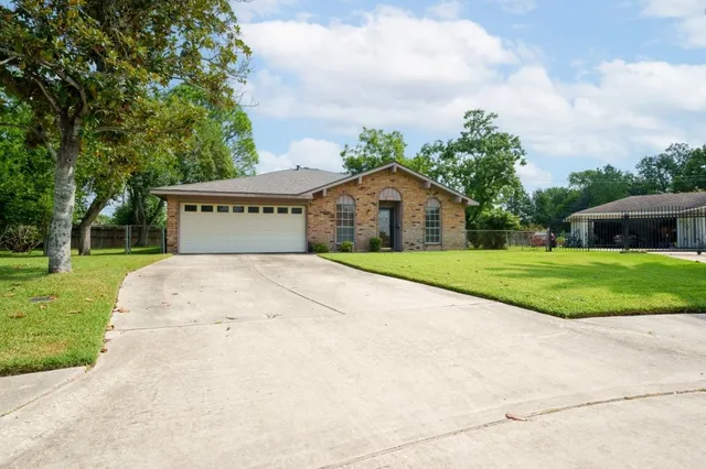 $224,900 | 15218 East Hutchinson Circle, Houston, TX 77071