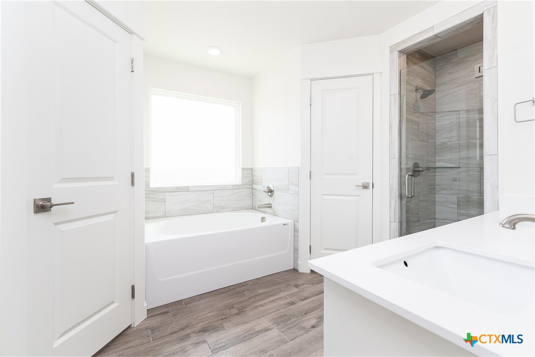 1418 Cedar Lane Temple, TX 76502 - Photo 7 of 9 a bathroom with a bathtub and a sink