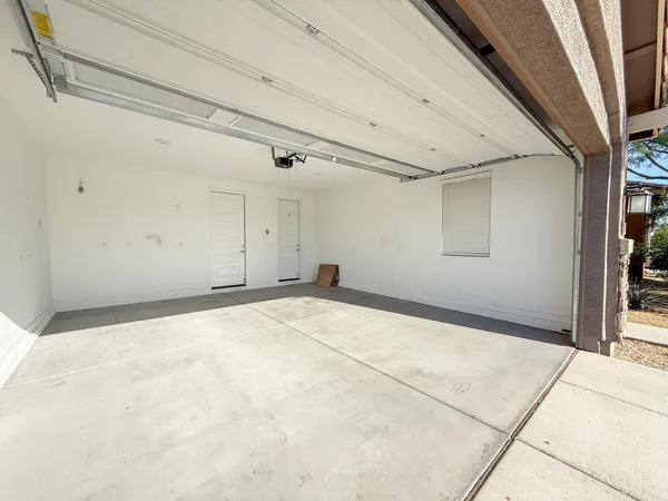 $2,695 | 3719 South 63rd Drive, Phoenix, AZ 85043