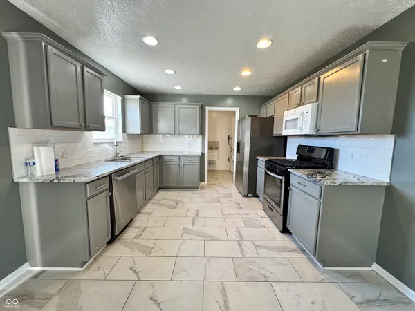 $2,500 | 3658 Pickwick Circle, Plainfield, IN 46168