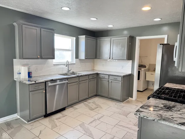 $2,500 | 3658 Pickwick Circle, Plainfield, IN 46168