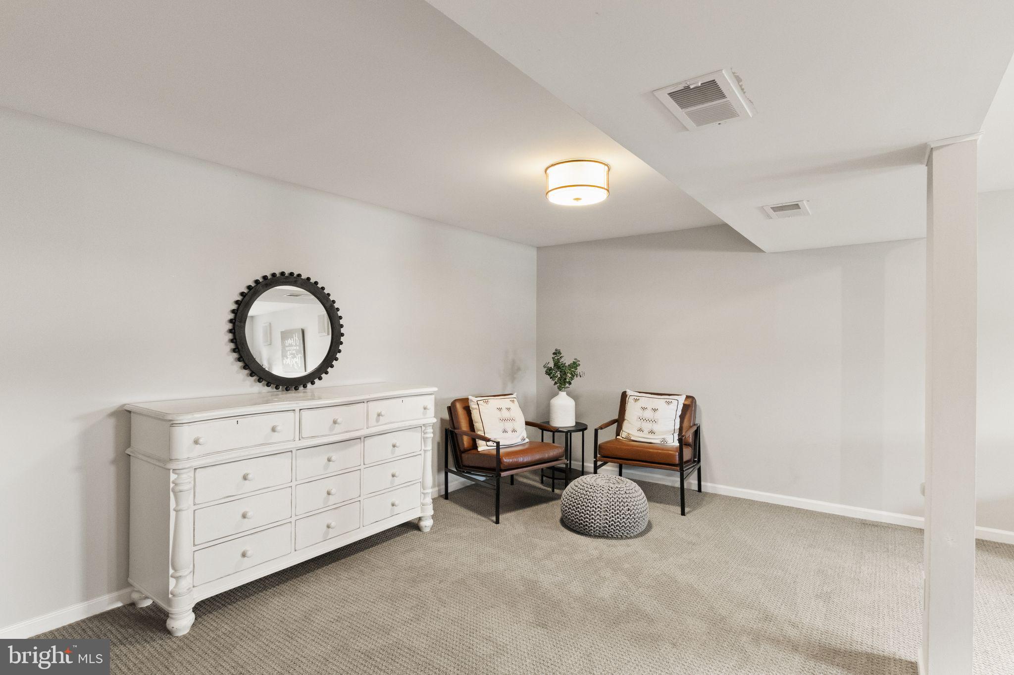 413 George Street Winchester, VA 22601 - Photo 35 of 54 a room with furniture and a mirror