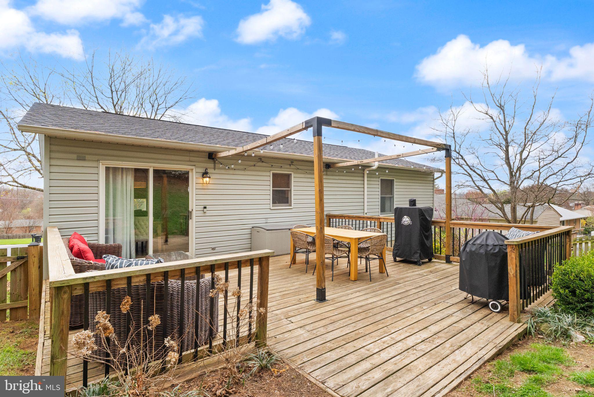 413 George Street Winchester, VA 22601 - Photo 43 of 54 a porch with seating space