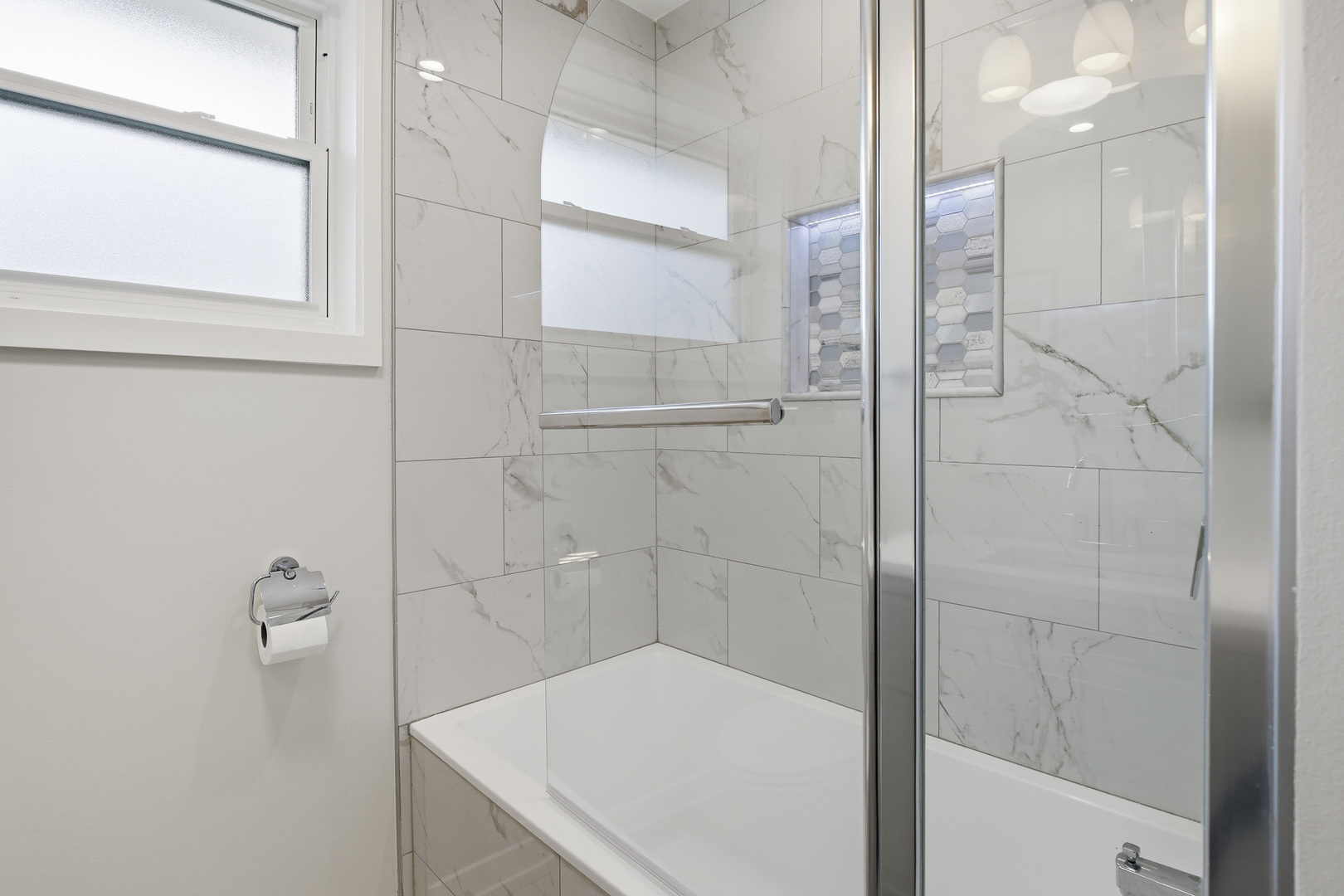318 Hibbard Road Wilmette, IL 60091 - Photo 15 of 40 Gallery Image 15