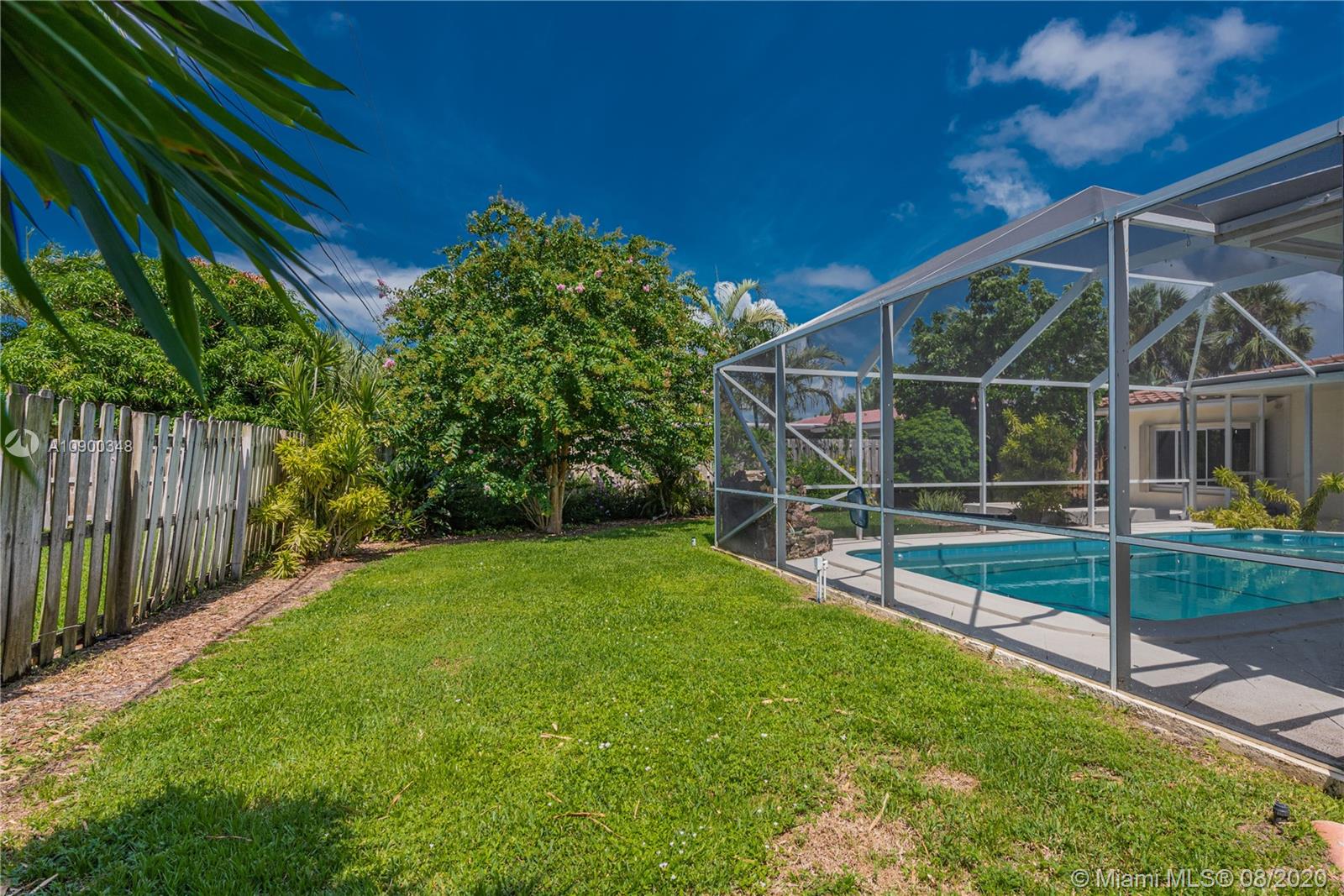 2630 Northeast 51st Court Lighthouse Point, FL 33064 - Photo 39 of 43 a view of a backyard with wooden fence