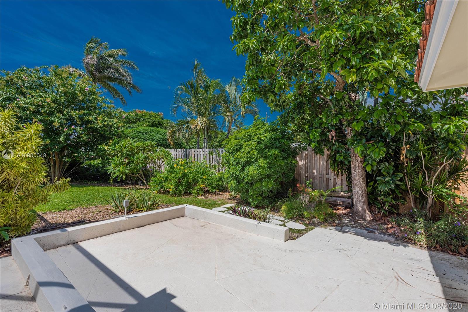 2630 Northeast 51st Court Lighthouse Point, FL 33064 - Photo 42 of 43 a view of a backyard