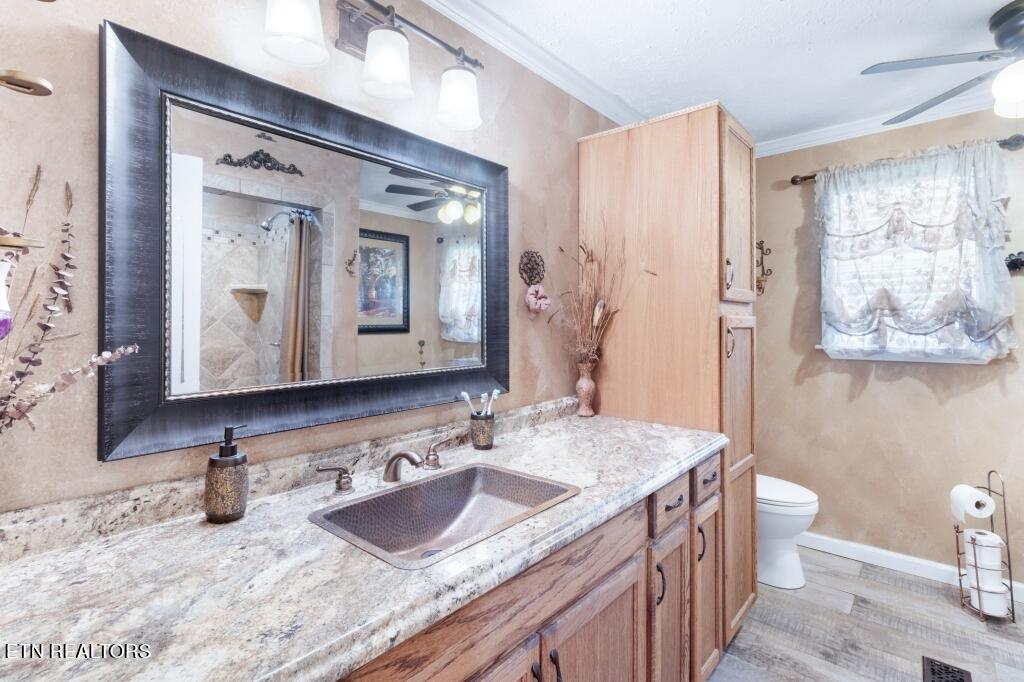 860 Shady Grove Road Lancing, TN 37770 - Photo 11 of 31 11-Bath Room - 860 Shady Grove Road Lanc