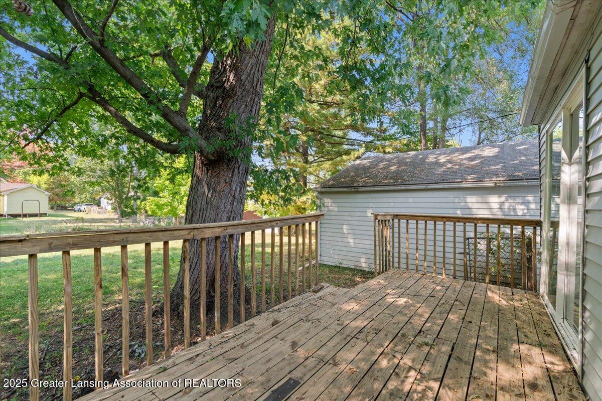 3312 Pleasant Grove Road Lansing, MI 48910 - Photo 28 of 33 Deck