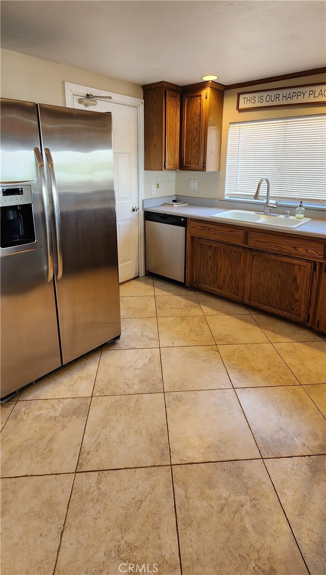 10 Rio Loco Blythe, CA 92225 - Photo 22 of 36 Kitchen has direct access to the garage
