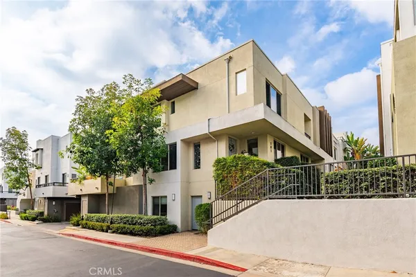 $1,099,000 | 12921 Mission Avenue, Unit 102, Hawthorne, CA 90250