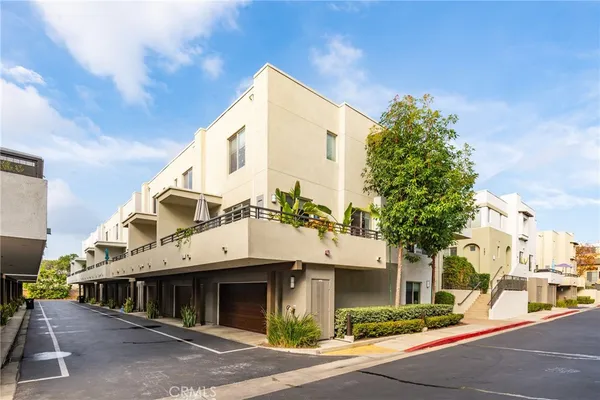 $1,099,000 | 12921 Mission Avenue, Unit 102, Hawthorne, CA 90250