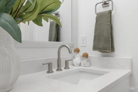 $565,000 | 3071 North Lapis Avenue, Meridian, ID 83646