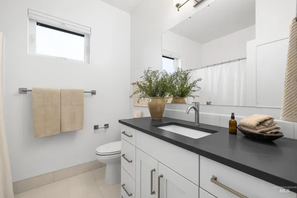 $565,000 | 3071 North Lapis Avenue, Meridian, ID 83646