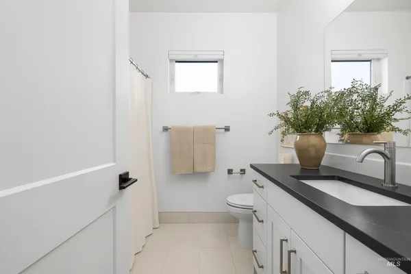 $565,000 | 3071 North Lapis Avenue, Meridian, ID 83646