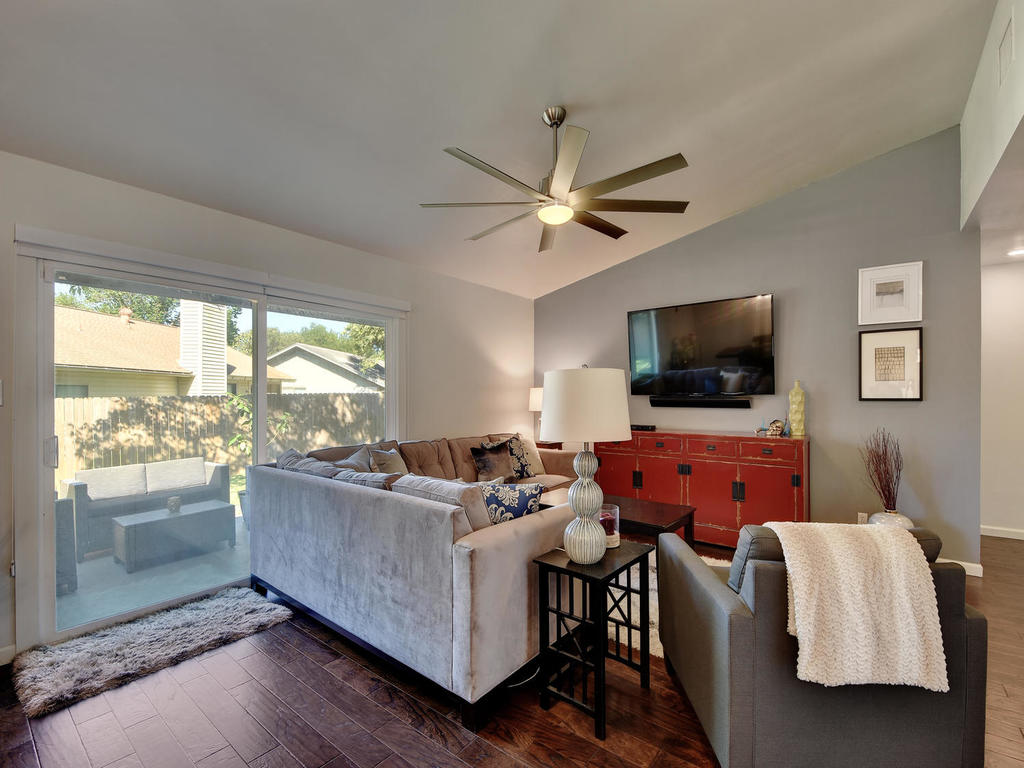 5320 Presidio Road Austin, TX 78745 - Photo 4 of 37