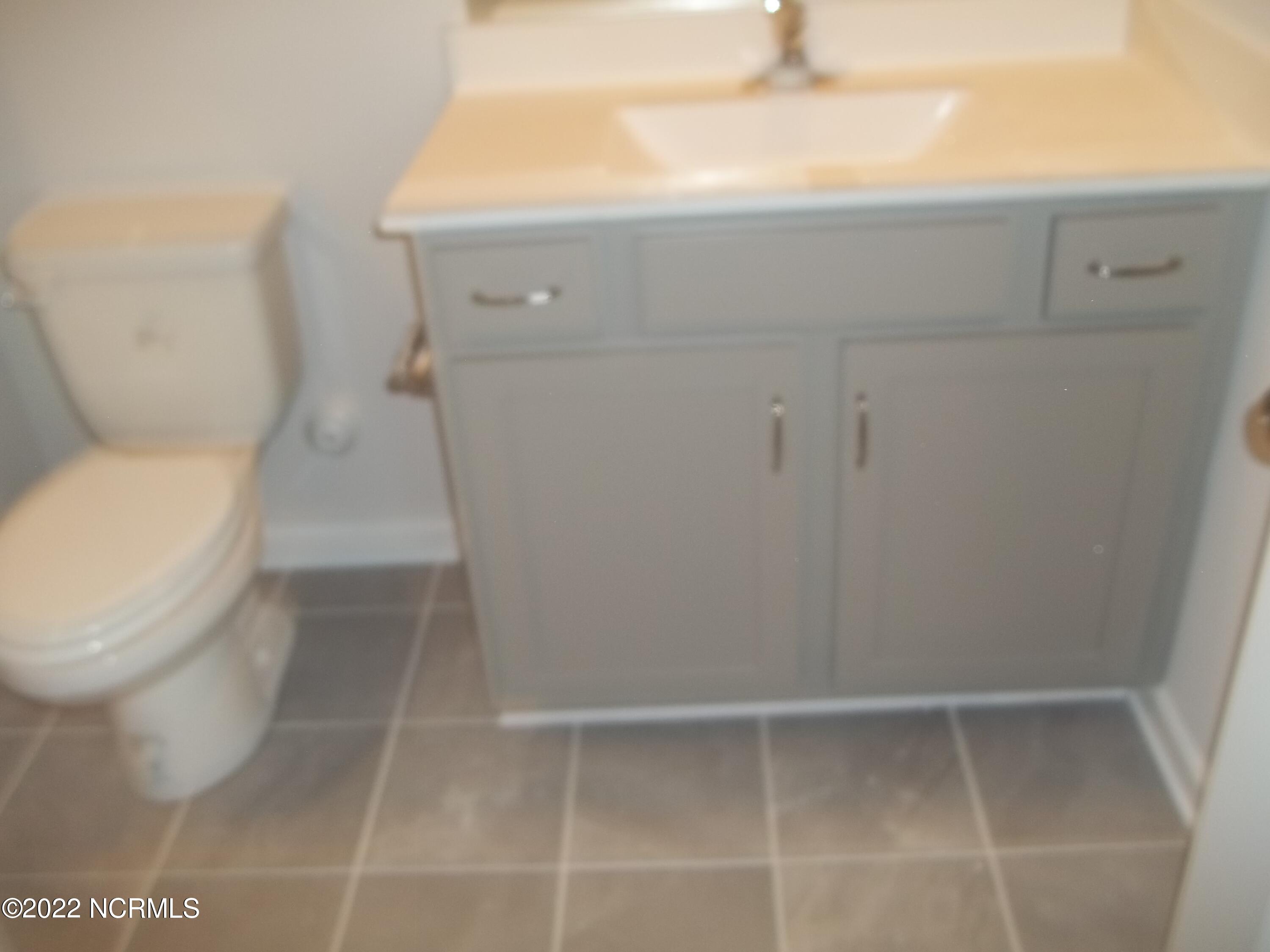 606 Trellis Road Hampstead, NC 28443 - Photo 29 of 42 3rd floor full bath
