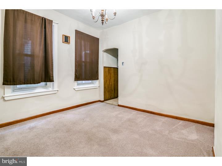 4827 Ridge Avenue Philadelphia, PA 19129 - Photo 3 of 10 Living Room