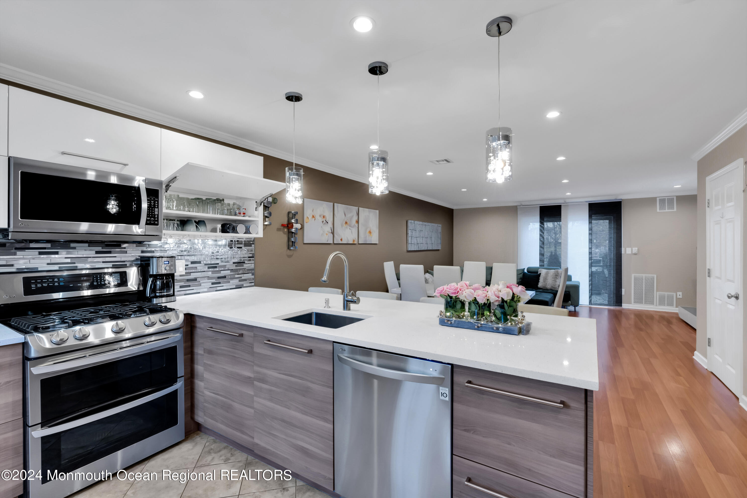 60 County Road, Unit B8 Cliffwood, NJ 07721 - Photo 2 of 38 .