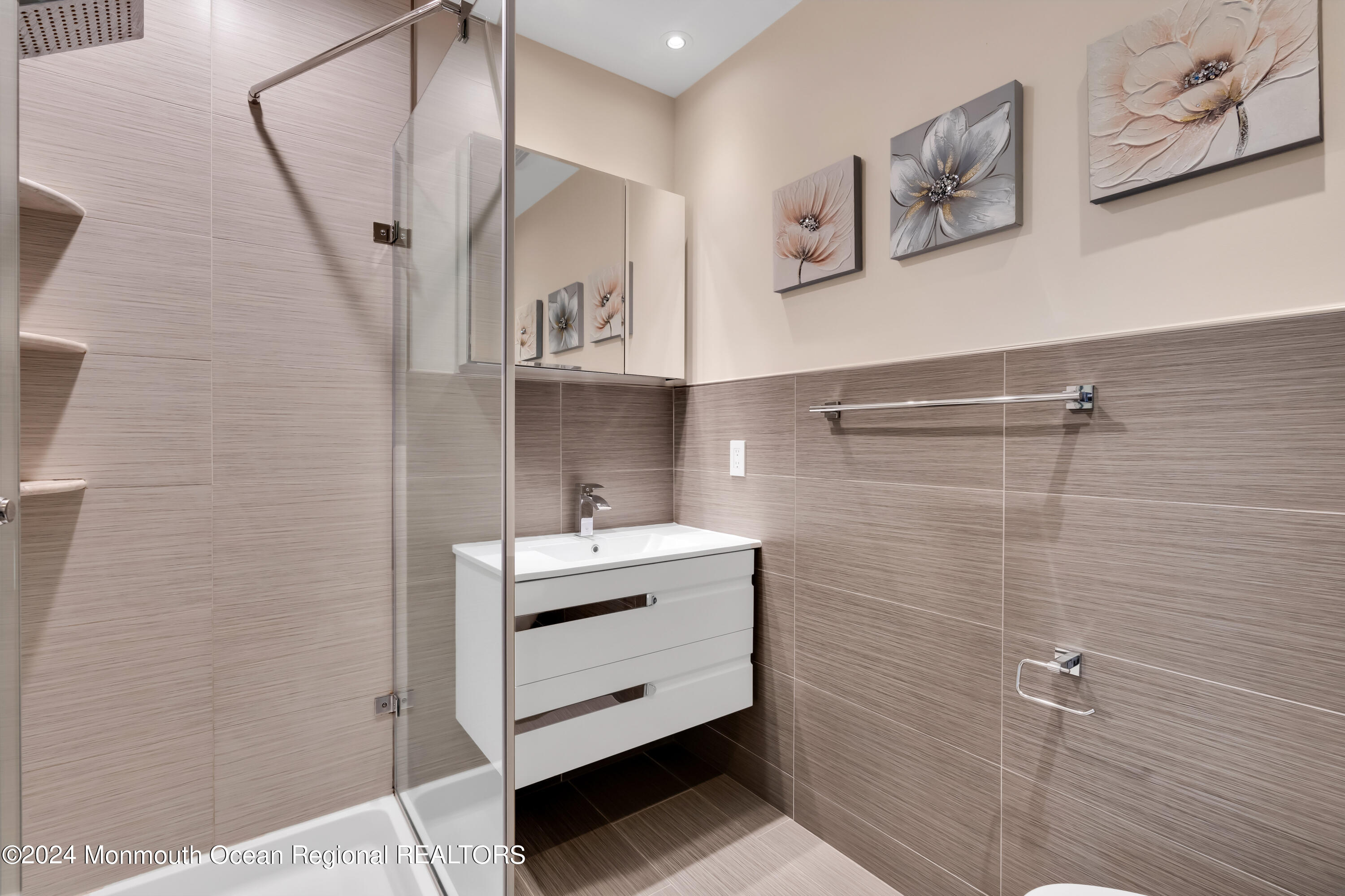 60 County Road, Unit B8 Cliffwood, NJ 07721 - Photo 28 of 38 .