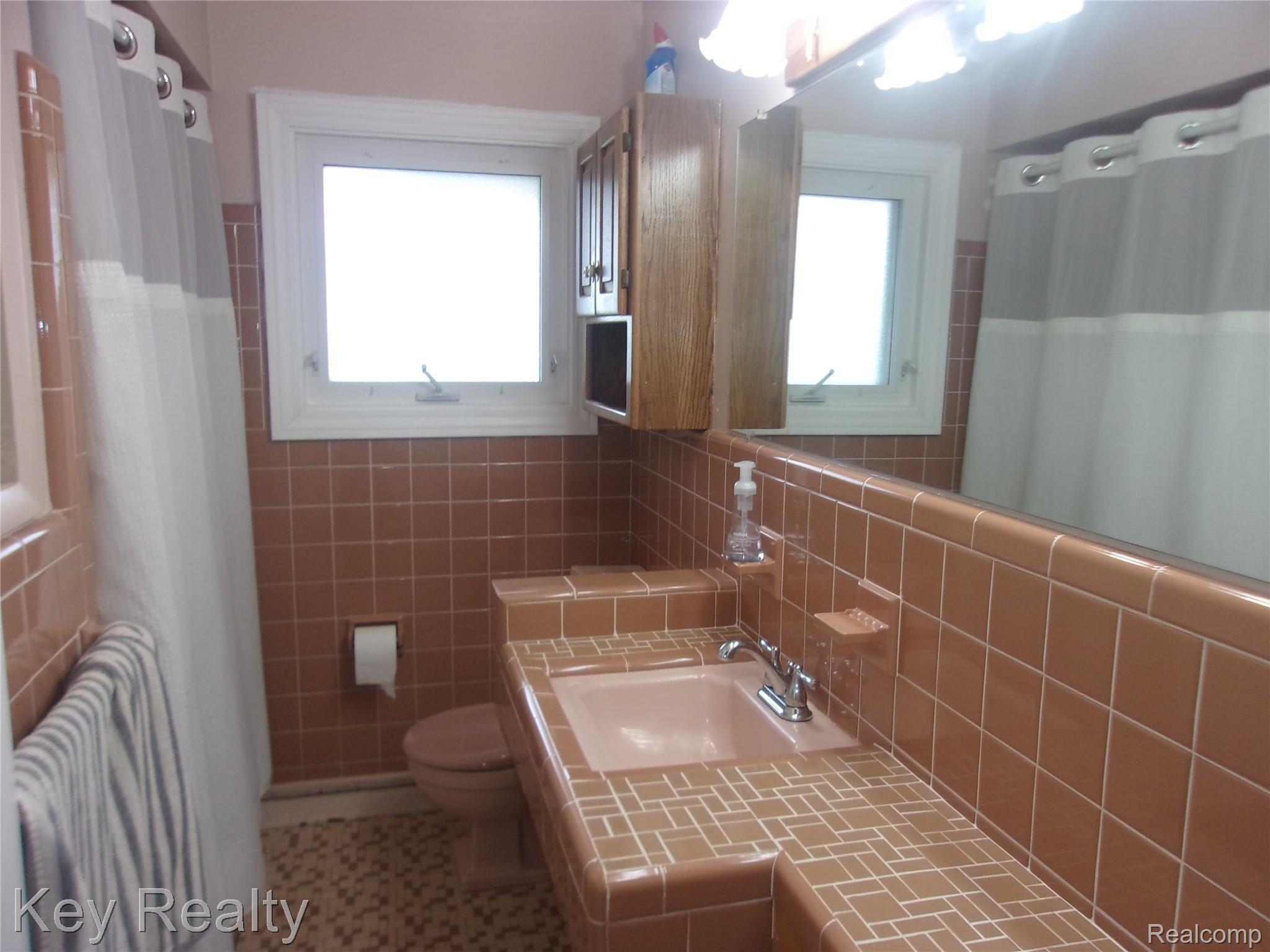 19131 Hannan Road New Boston, MI 48164 - Photo 47 of 57 FULL BATH HOUSE