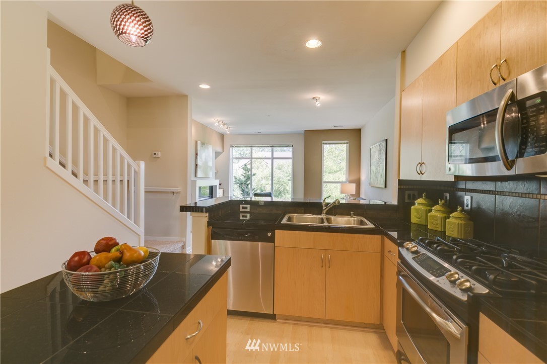 165 Cougar Ridge Road Northwest, Unit 1004 Issaquah, WA 98027 - Photo 6 of 22