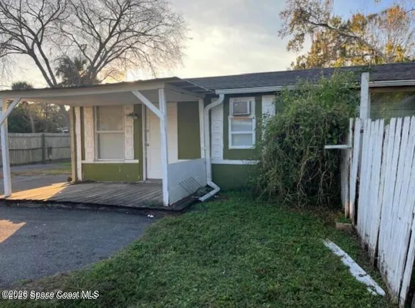 $900 | 329 Pine Avenue, Unit E, Cocoa, FL 32922