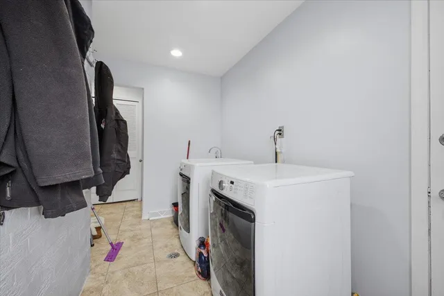 $400,000 | 32523 Cambridge Drive, Warren, MI 48093