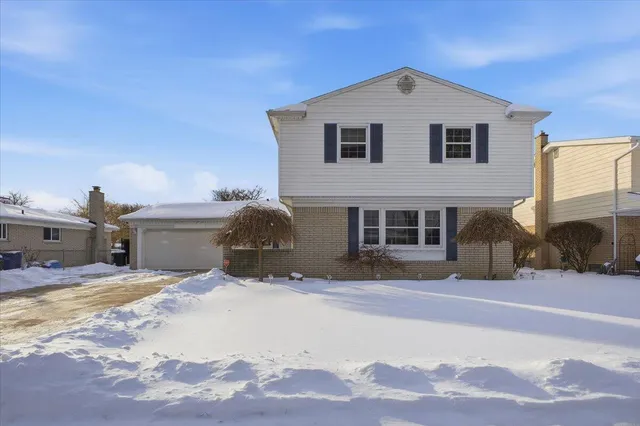 $400,000 | 32523 Cambridge Drive, Warren, MI 48093